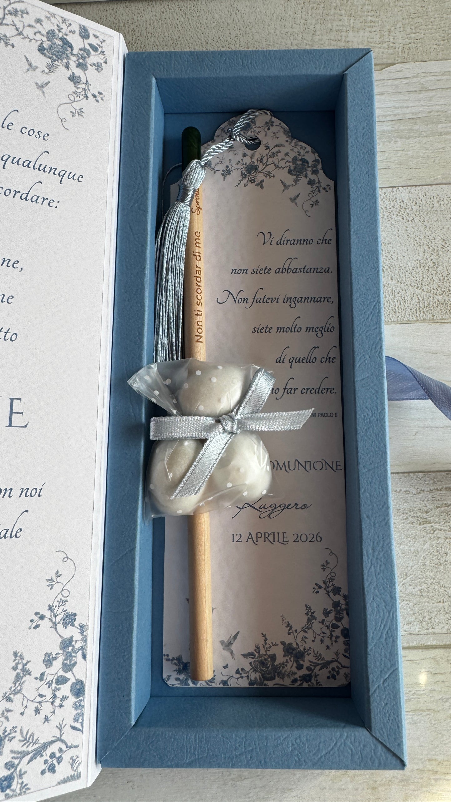 Bomboniera Comunione e Cresima con Segnalibro e Matita Seminabile - Cofanetto a Libro