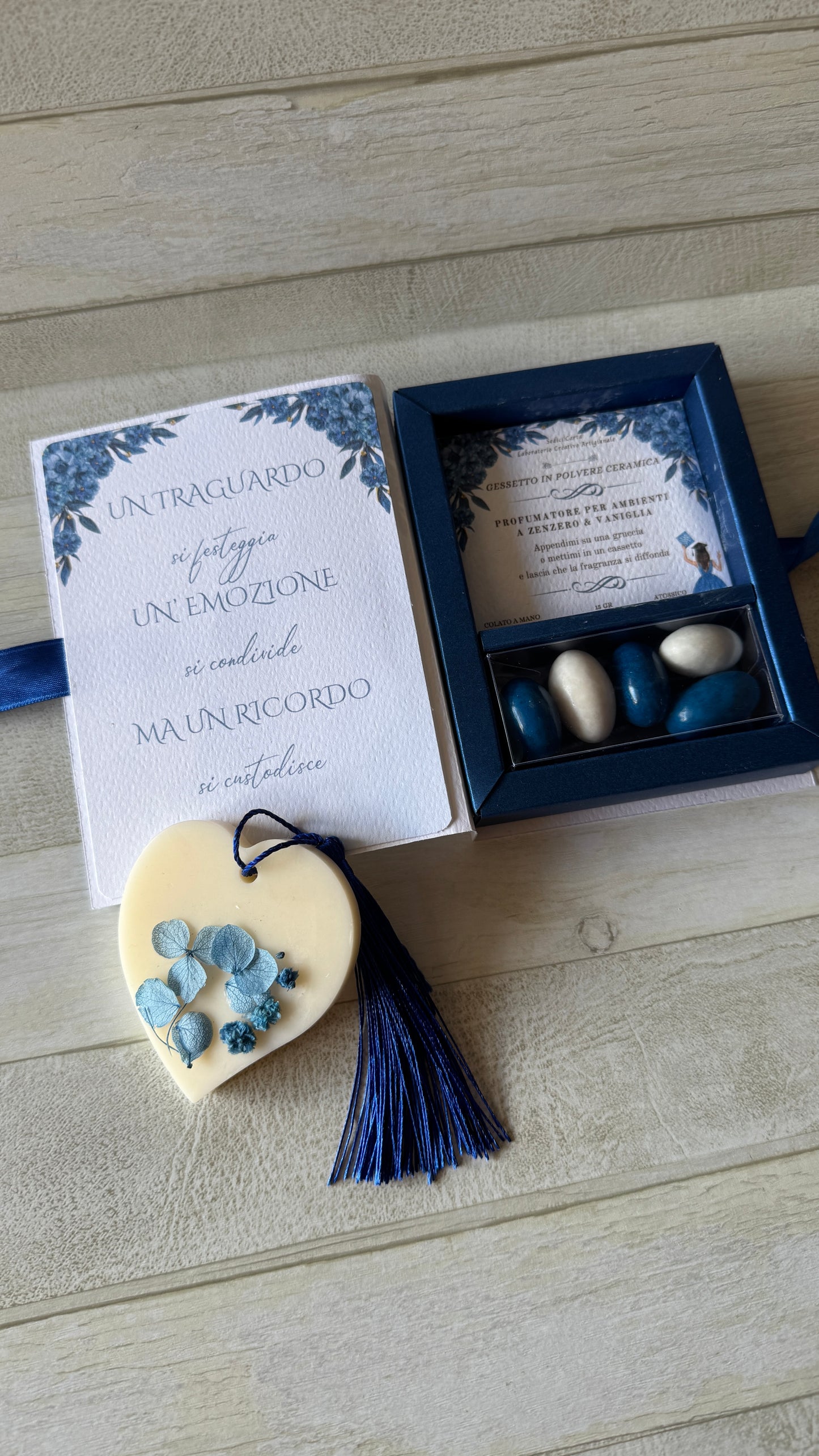 Bomboniera Laurea con Profumatore in Cera di Soia - Cofanetto a Libro