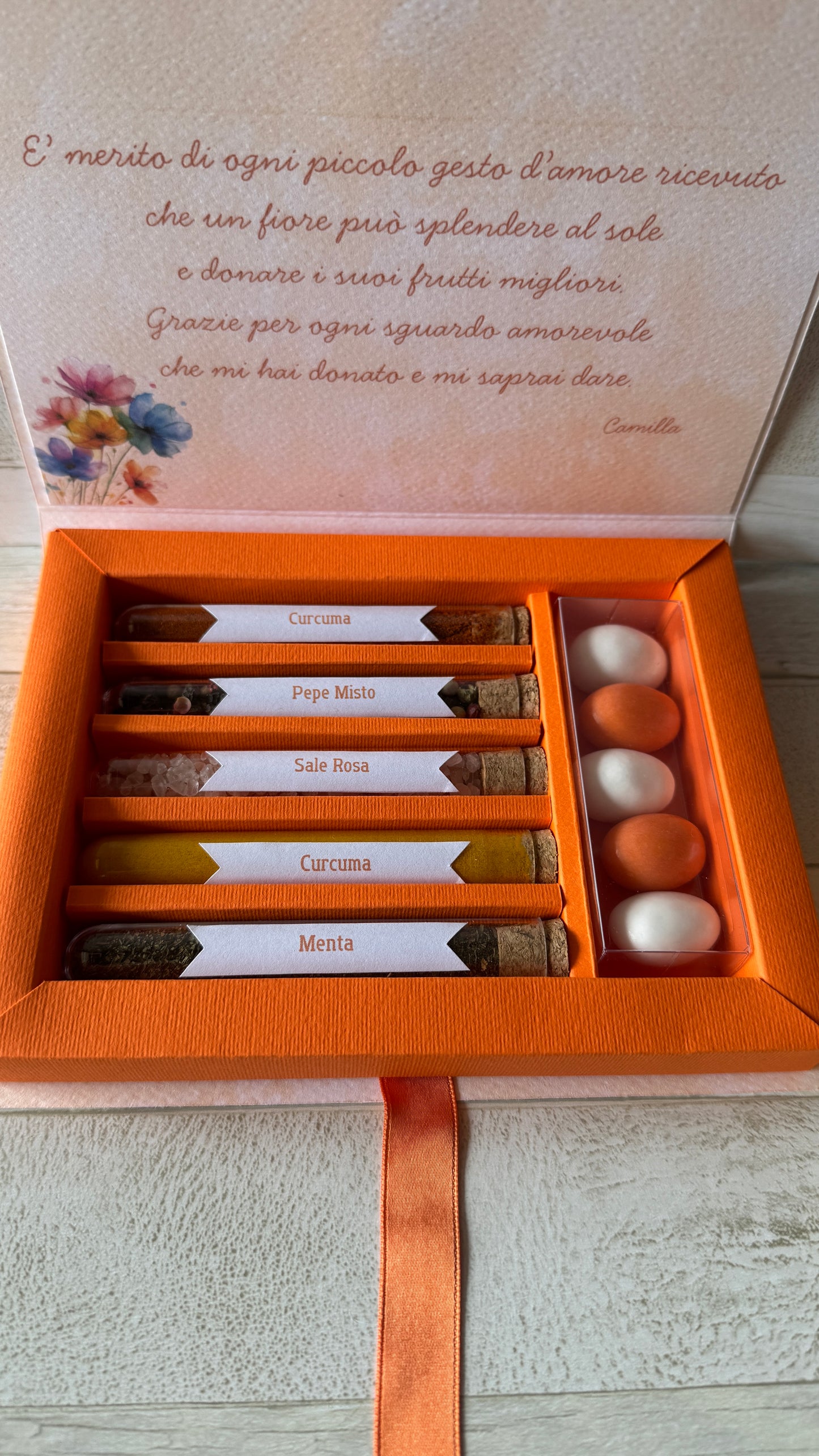 Bomboniera Battesimo – Cofanetto a Libro con Set di 5 Spezie