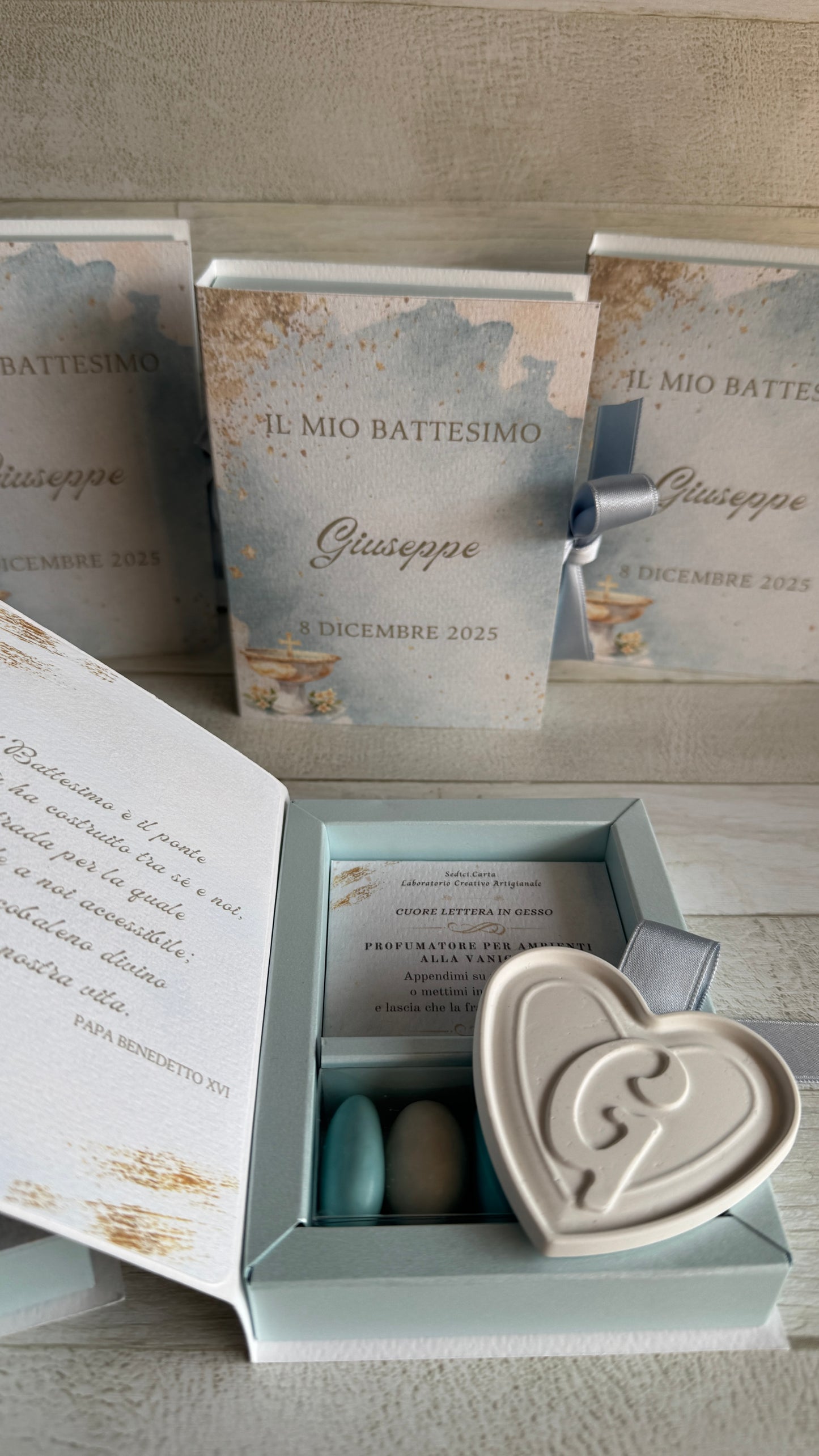 Bomboniera Battesimo con Cuore in Gesso Profumato - Cofanetto a Libro