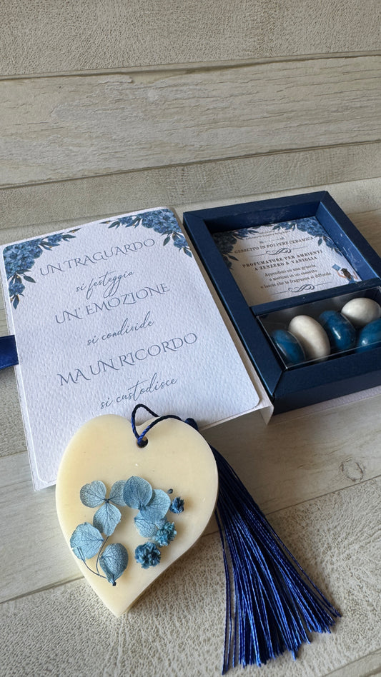 Bomboniera Laurea – Cofanetto a Libro con Tart Profumata in Cera di Soia