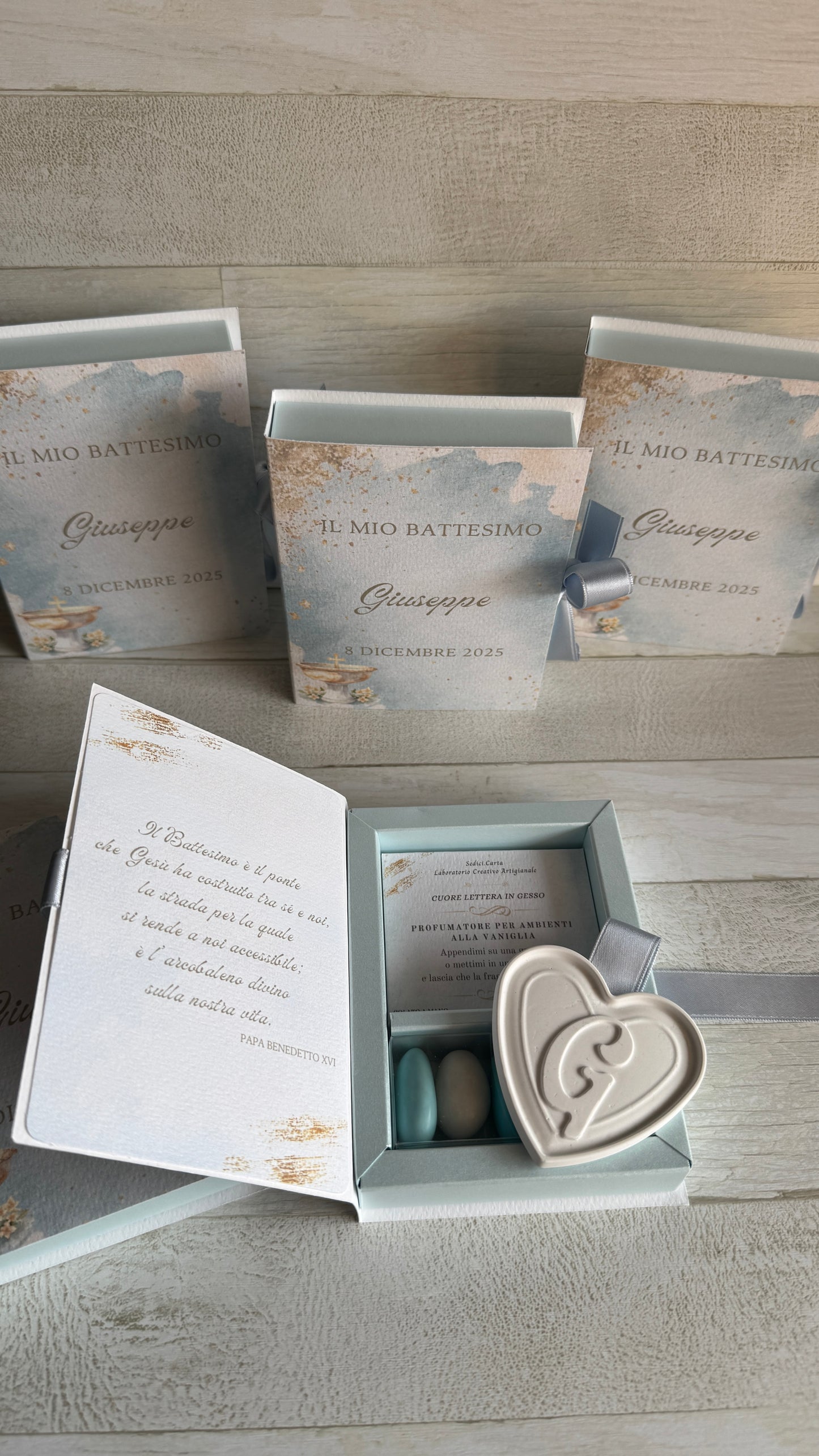 Bomboniera Battesimo con Cuore in Gesso Profumato - Cofanetto a Libro