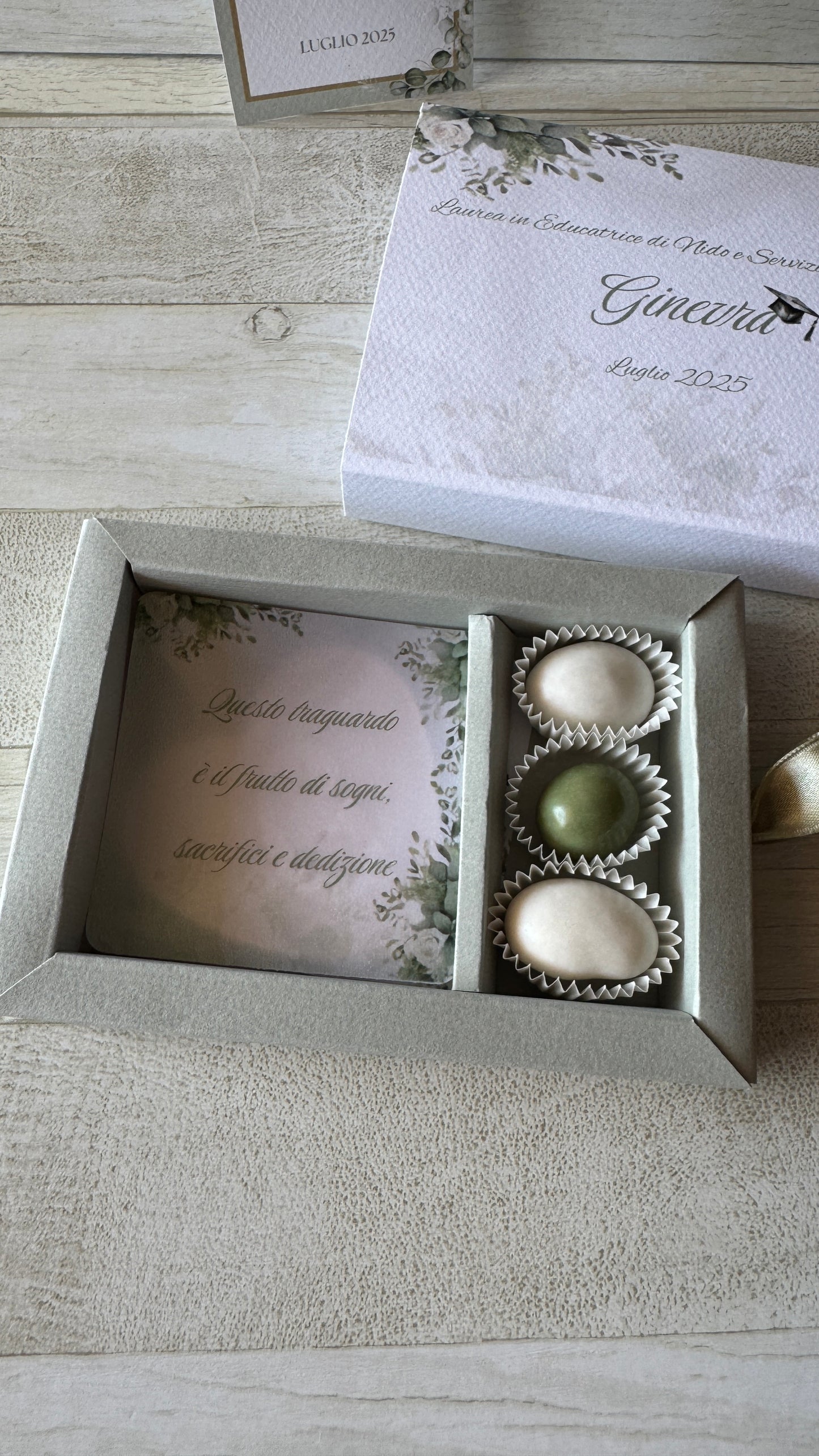Cuore in polvere di ceramica in confezione regalo con confetti