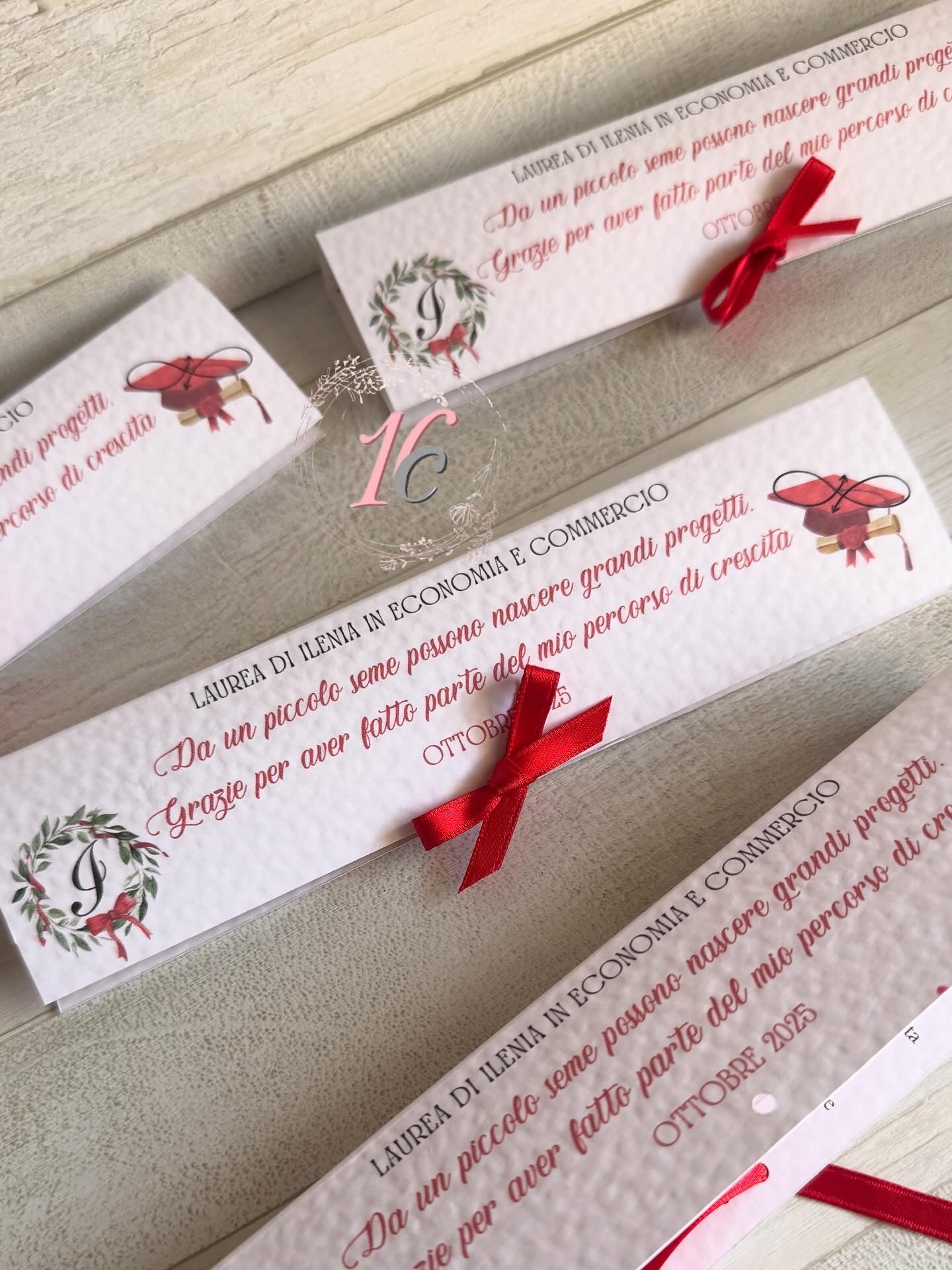 Bomboniera Laurea – Astuccio Pieghevole con Matita Seminabile