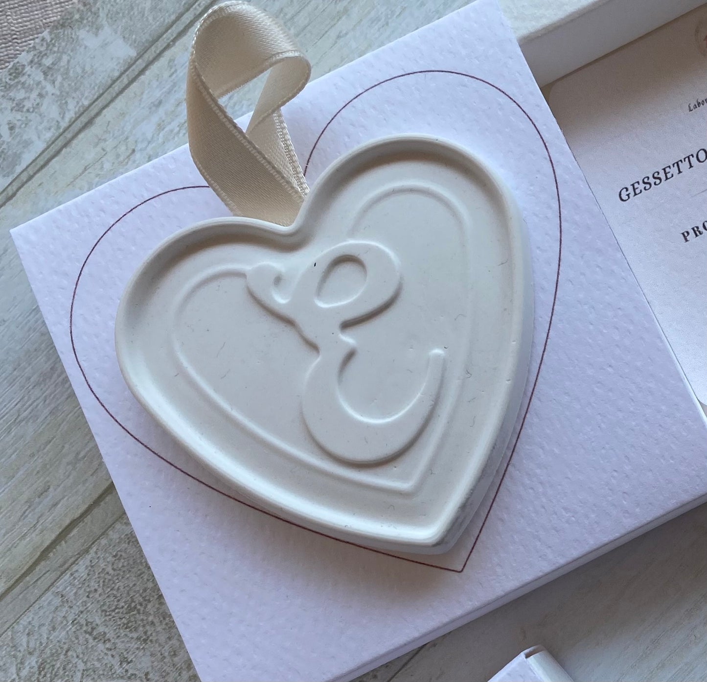 Cuore in polvere di ceramica in confezione regalo