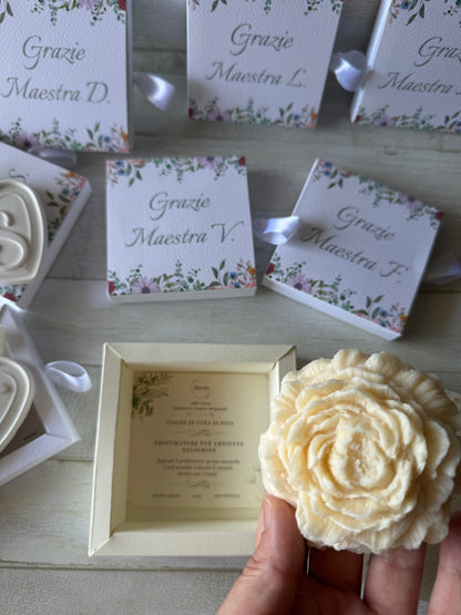 Peonia in cera di soia in cofanetto regalo personalizzato