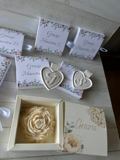 Peonia in cera di soia in cofanetto regalo personalizzato