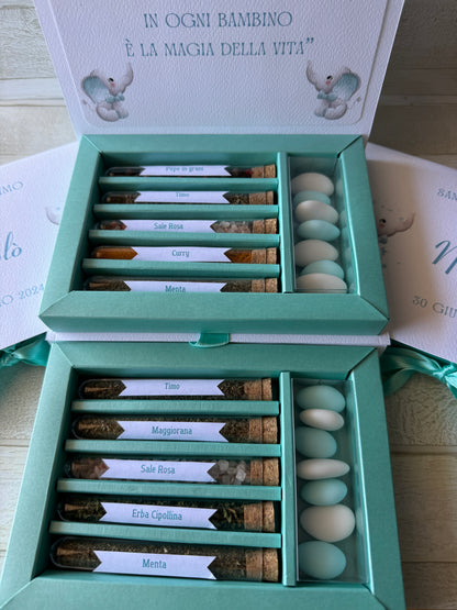 Bomboniera Battesimo – Cofanetto a Libro con Set di 5 Spezie