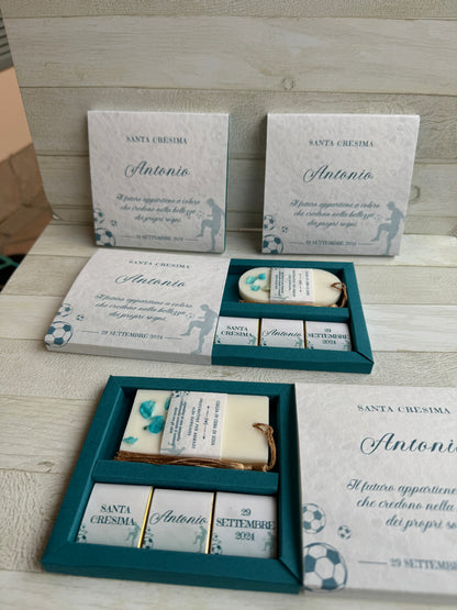 Cofanetto personalizzato Comunione-Cresima con profumatore in cera di soia e cioccolatini personalizzati