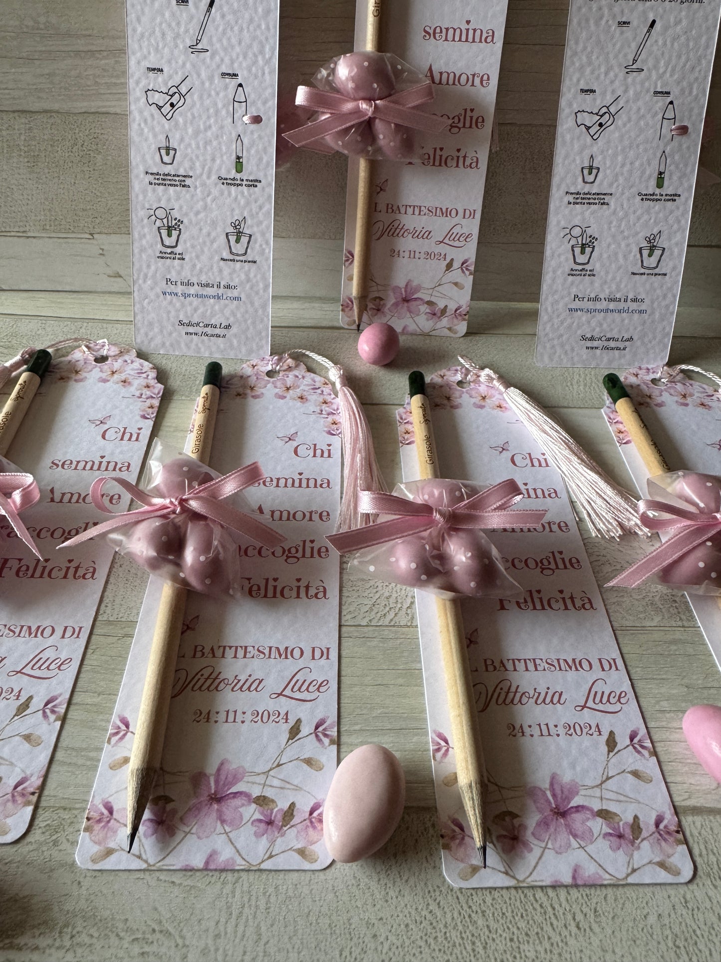 Bomboniera Battesimo – Segnalibro Personalizzato con Matita Seminabile e confetti