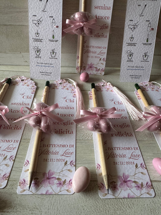 Bomboniera Battesimo – Segnalibro Personalizzato con Matita Seminabile e confetti