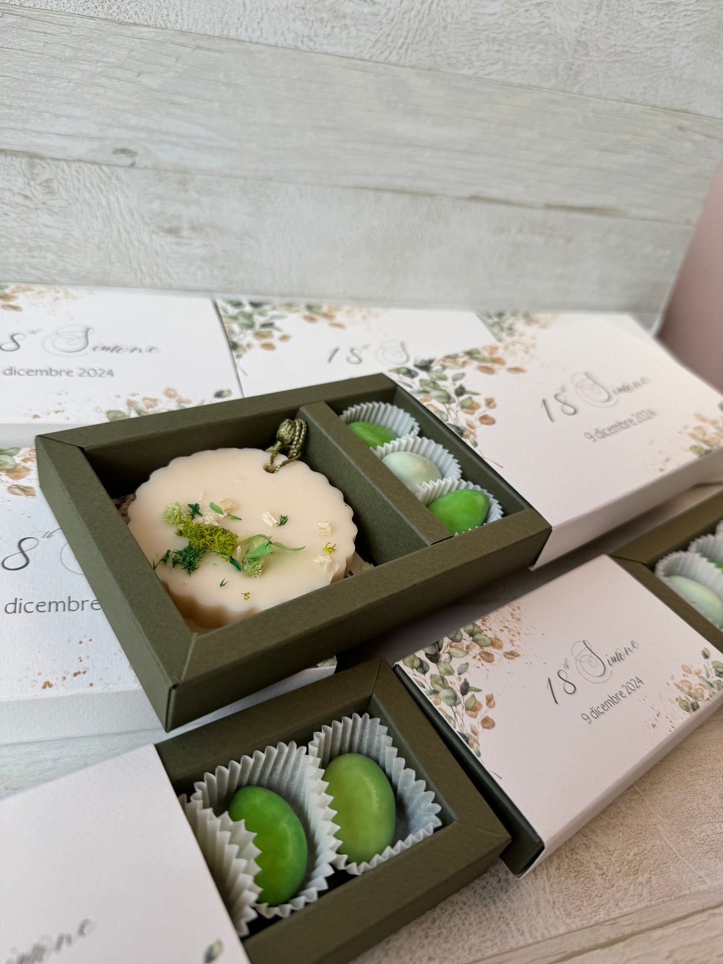 Cofanetto personalizzato Compleanno con profumatore in cera di soia e confetti