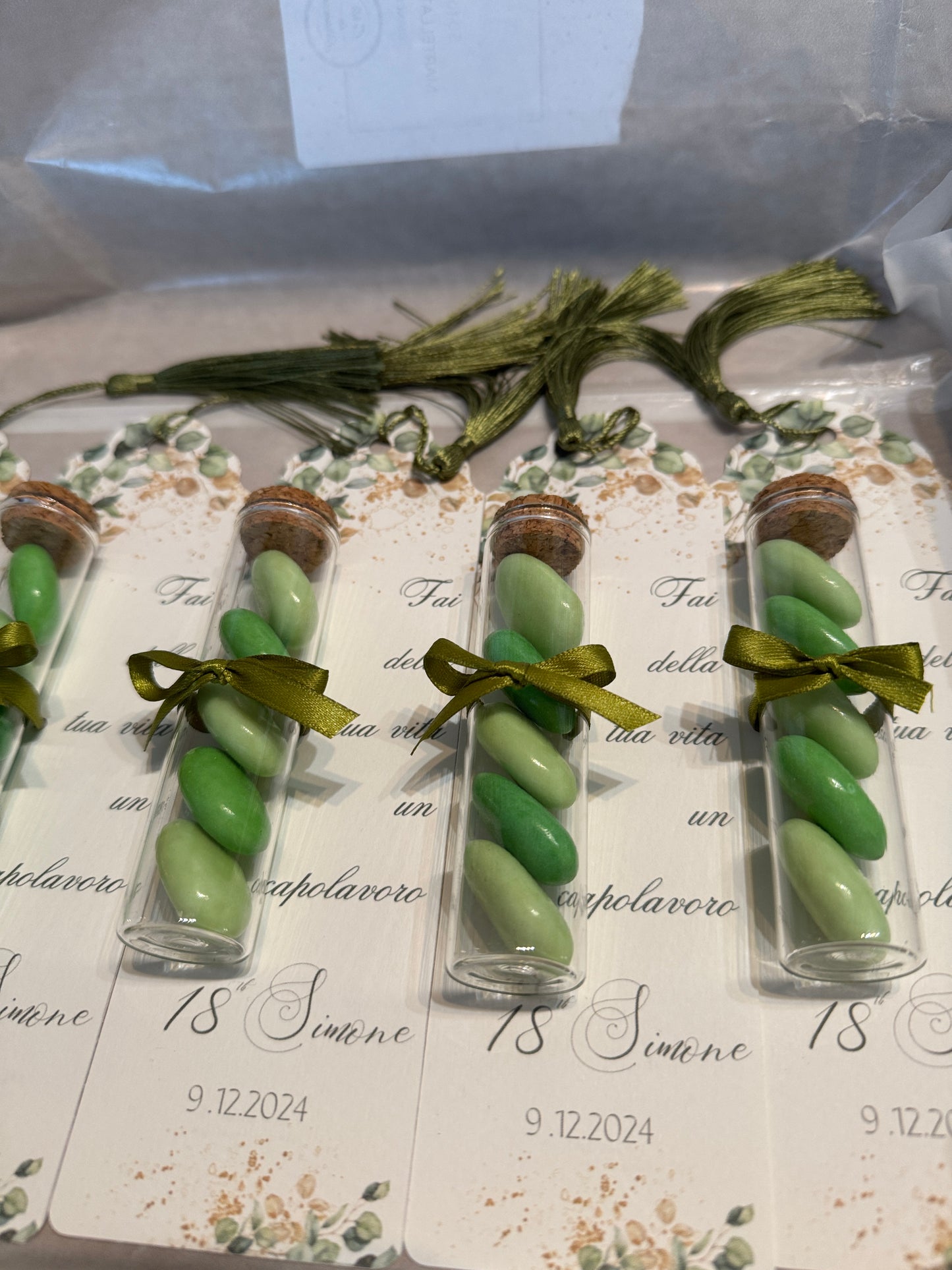 Segnaposto Diciottesimo - Segnalibro Personalizzato con Confetti in Provetta Vetro