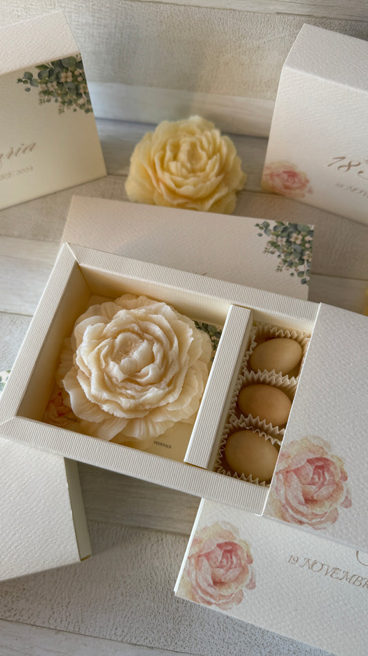 Peonia in cera di soia in cofanetto regalo personalizzato Diciottesimo