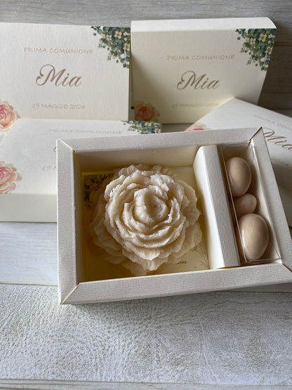 Peonia in cera di soia in cofanetto regalo personalizzato Comunione-Cresima