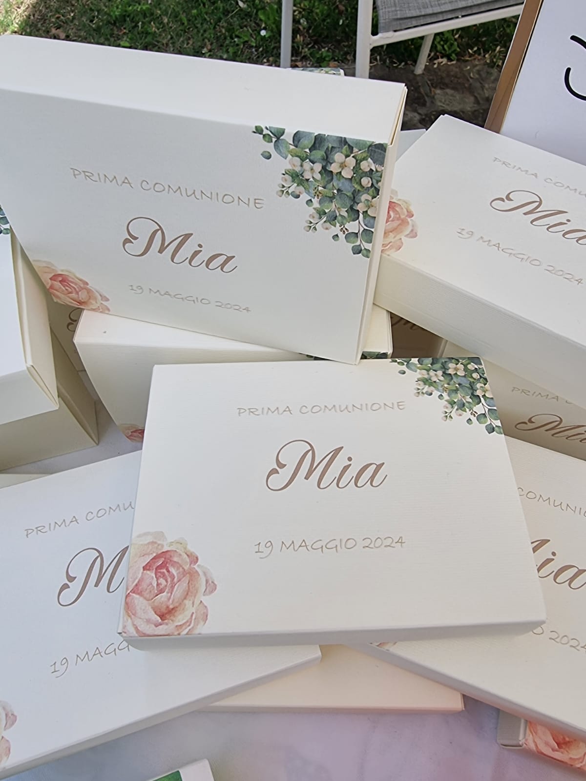 Peonia in cera di soia in cofanetto regalo personalizzato Comunione-Cresima