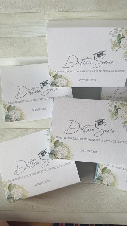 Peonia in cera di soia in cofanetto regalo personalizzato Laurea